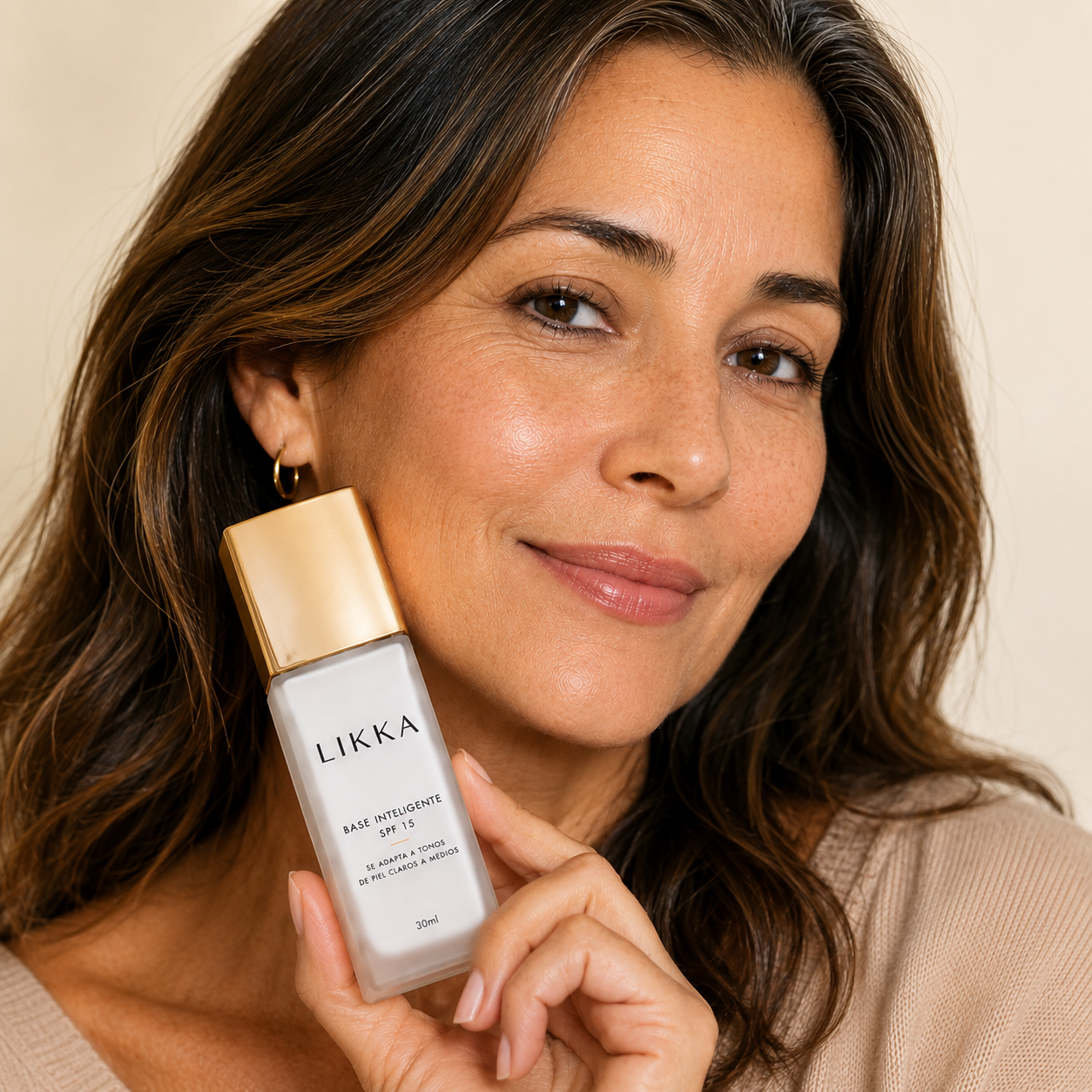 Mujer con Base Inteligente LIKKA